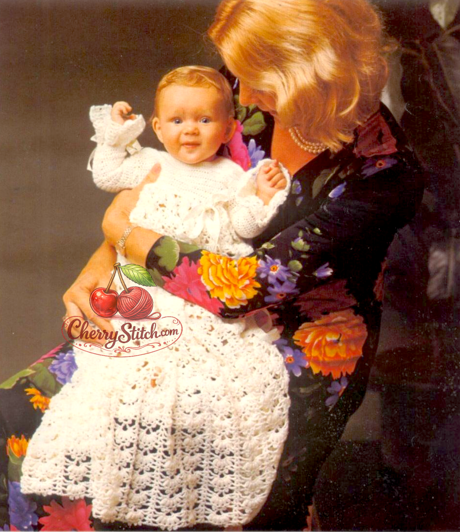 Vintage 1970s baby christening long dress gown crochet pattern. Simple bodice with wide flowing scallop lace skirt and ruffled sleeve hems. 3ply yarn, 16'' – 18'' – 20'', approx. Birth – 6 months and 12 months. UK crochet terms.