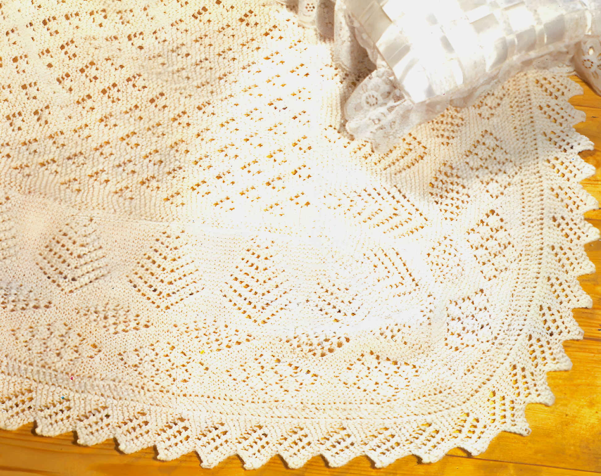 Close-up of Tree of Life and Candlelight lace border with pointed sawtooth edge – restored vintage 1980s Shetland christening shawl knitting pattern in 2-ply or 3-ply